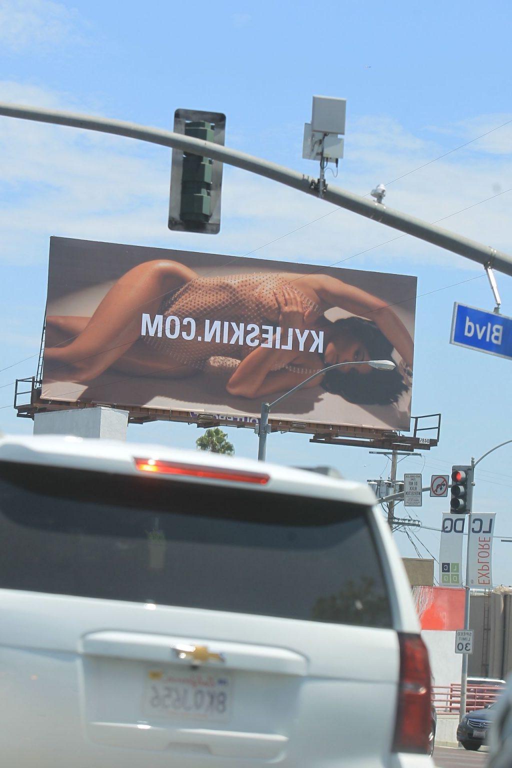 4P Kylie Jenner See-Through