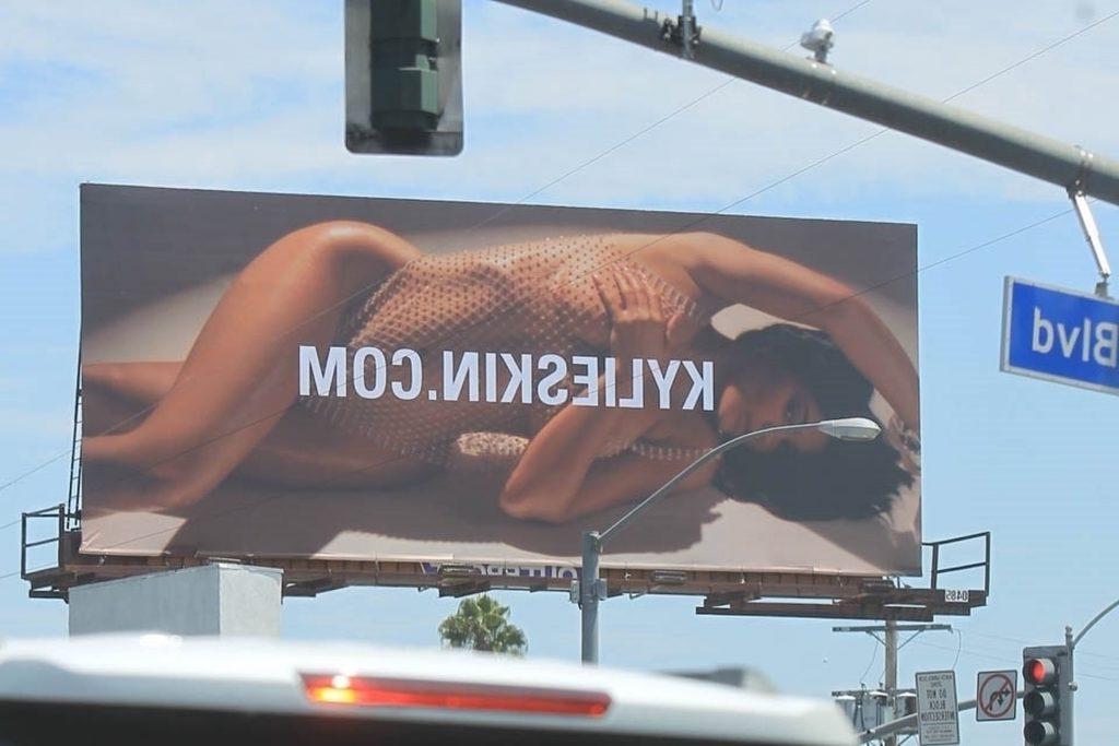4P Kylie Jenner See-Through
