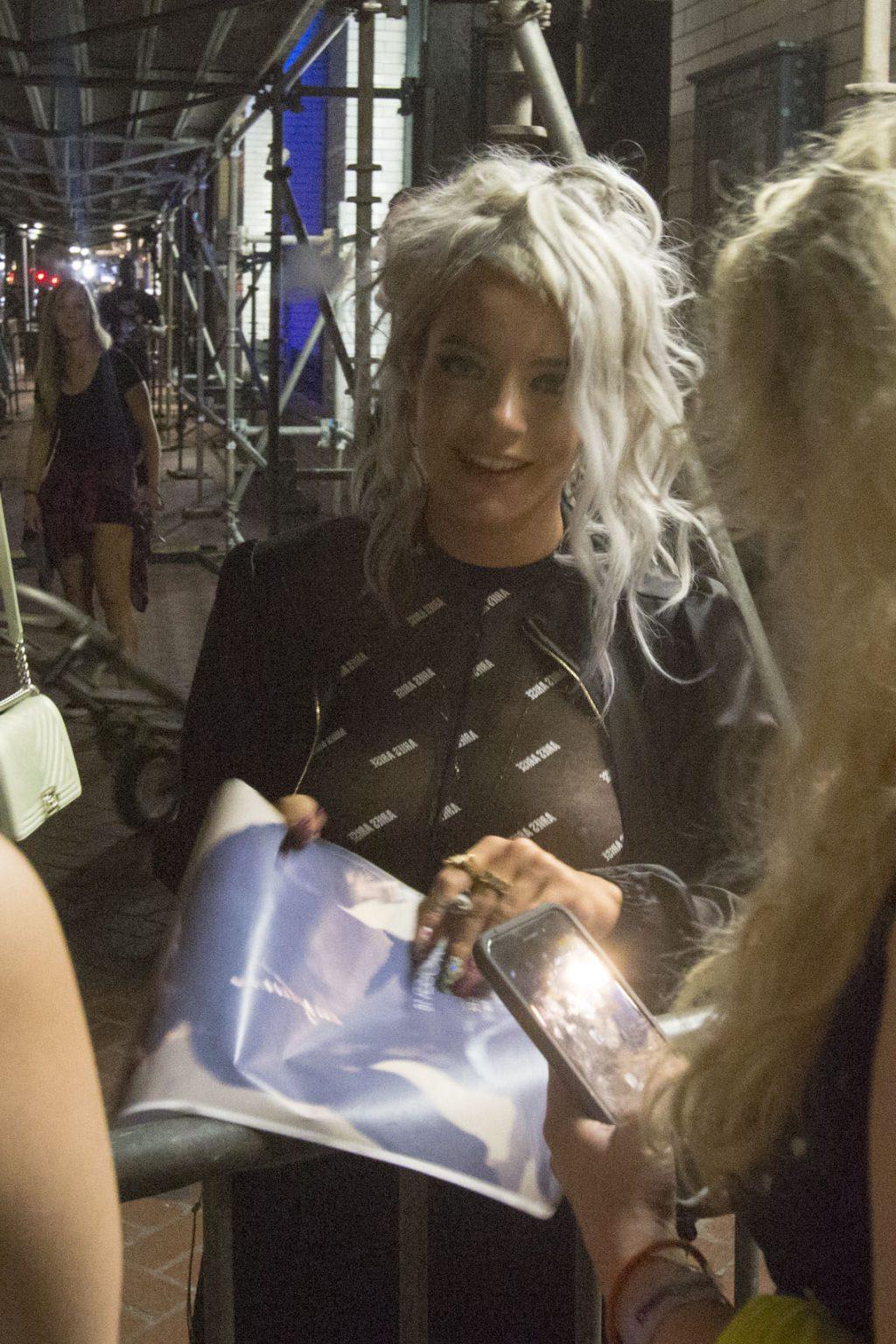 25P Lily Allen See-Through