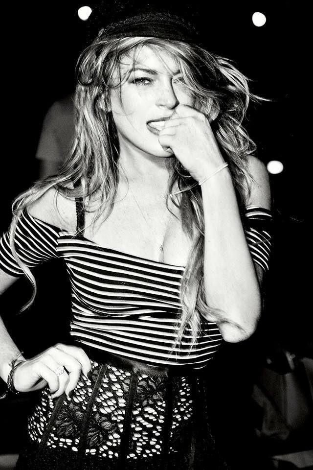 4P See-Through pics of Lindsay Lohan