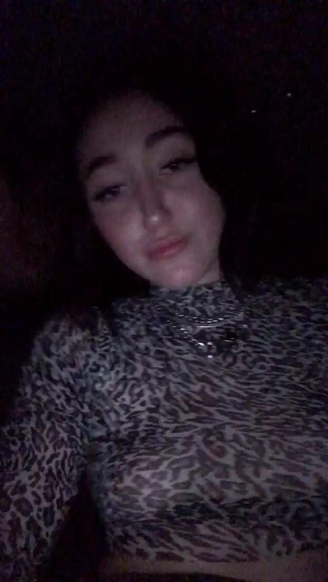 17P Noah Cyrus Durchsichtig