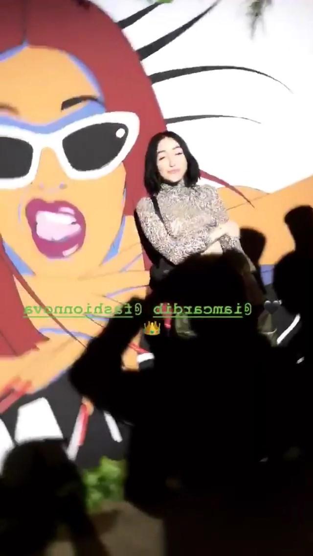 17P Noah Cyrus Durchsichtig
