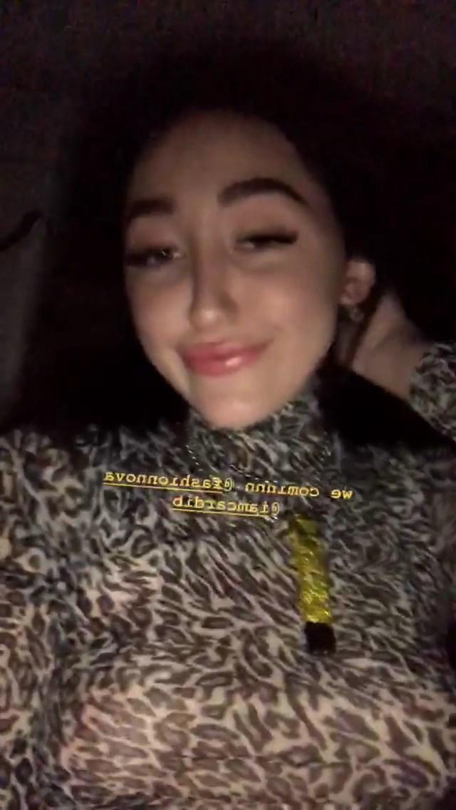 17P Noah Cyrus Durchsichtig