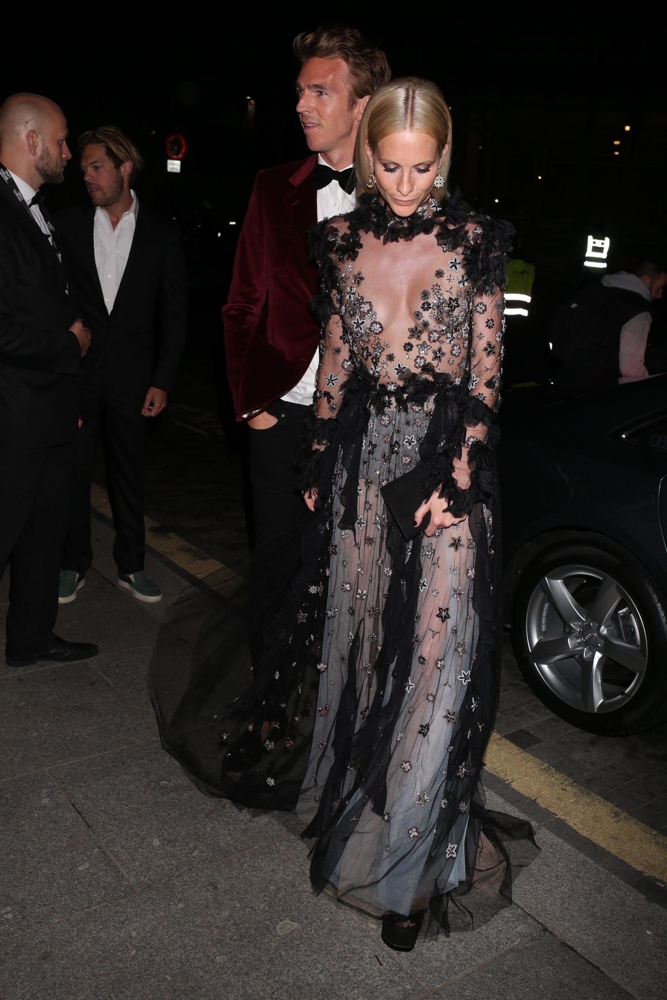 25P Poppy Delevingne See-Through
