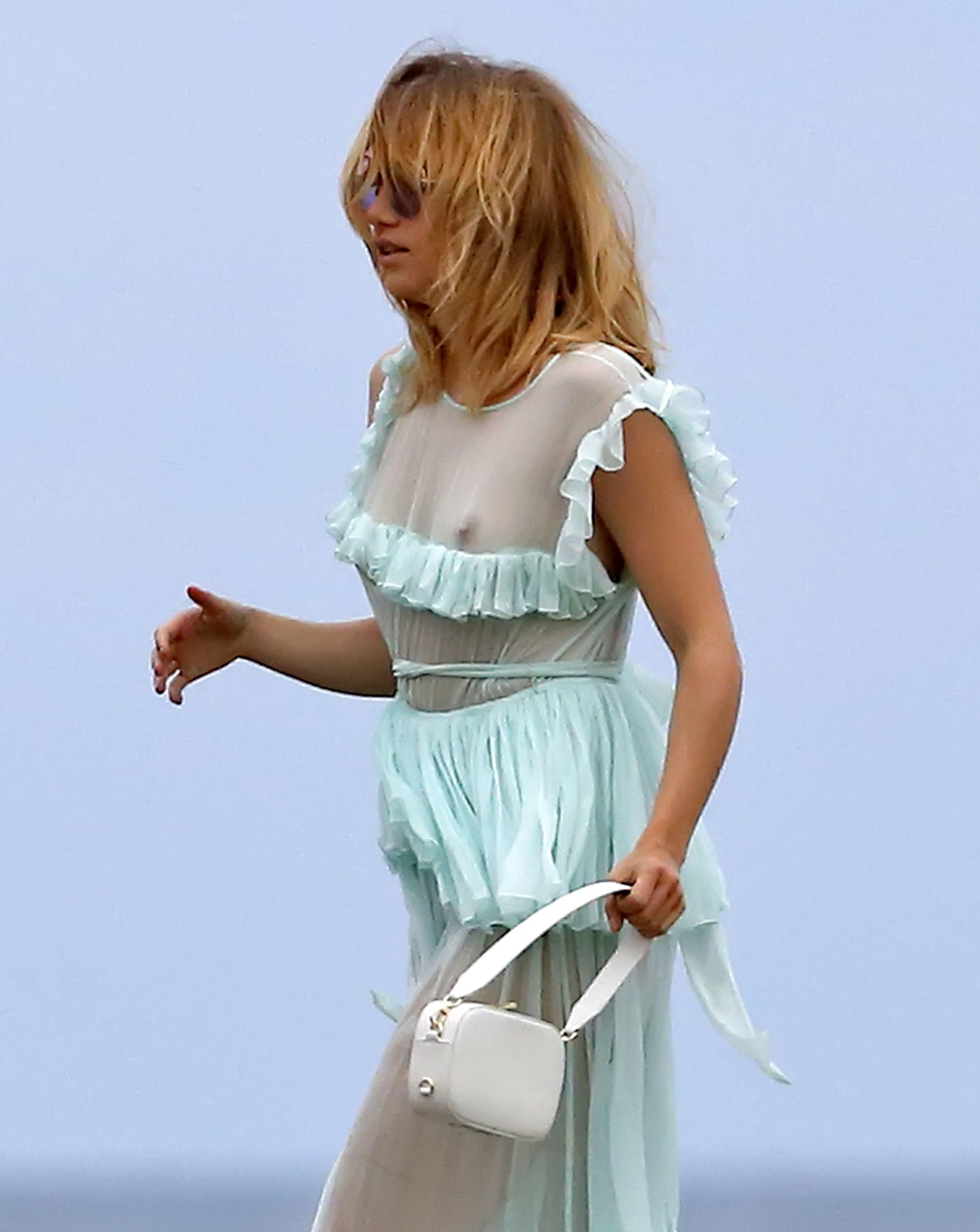 7P Suki Waterhouse See-Through Photos