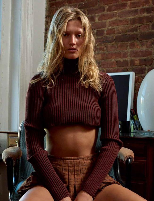 8P Toni Garrn See-Through Photos