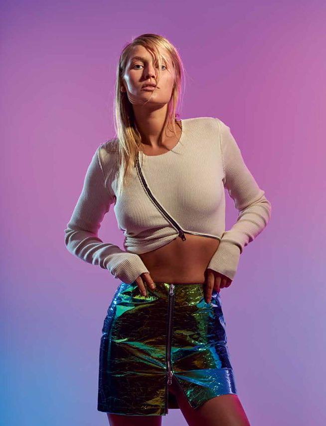 8P Toni Garrn See-Through Photos