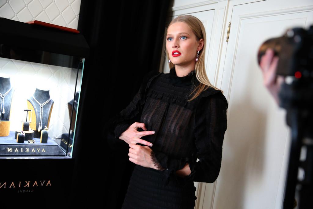 6P Toni Garrn See-Through Photos