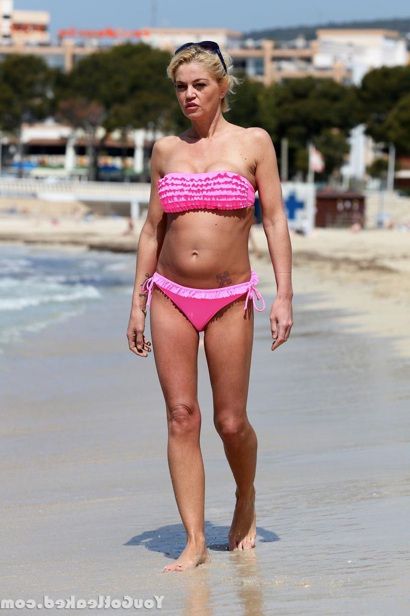10P DANNIELLA WESTBROOK topless on a beach