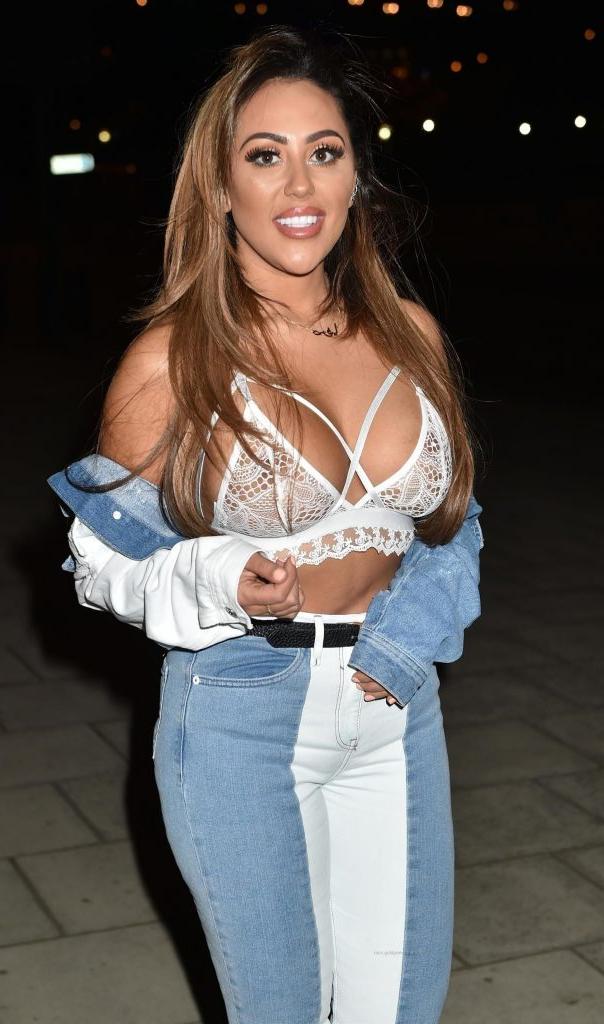 25P Sophie Kasaei See-Through