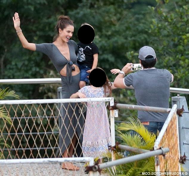 8P Alessandra Ambrosio see-through pics