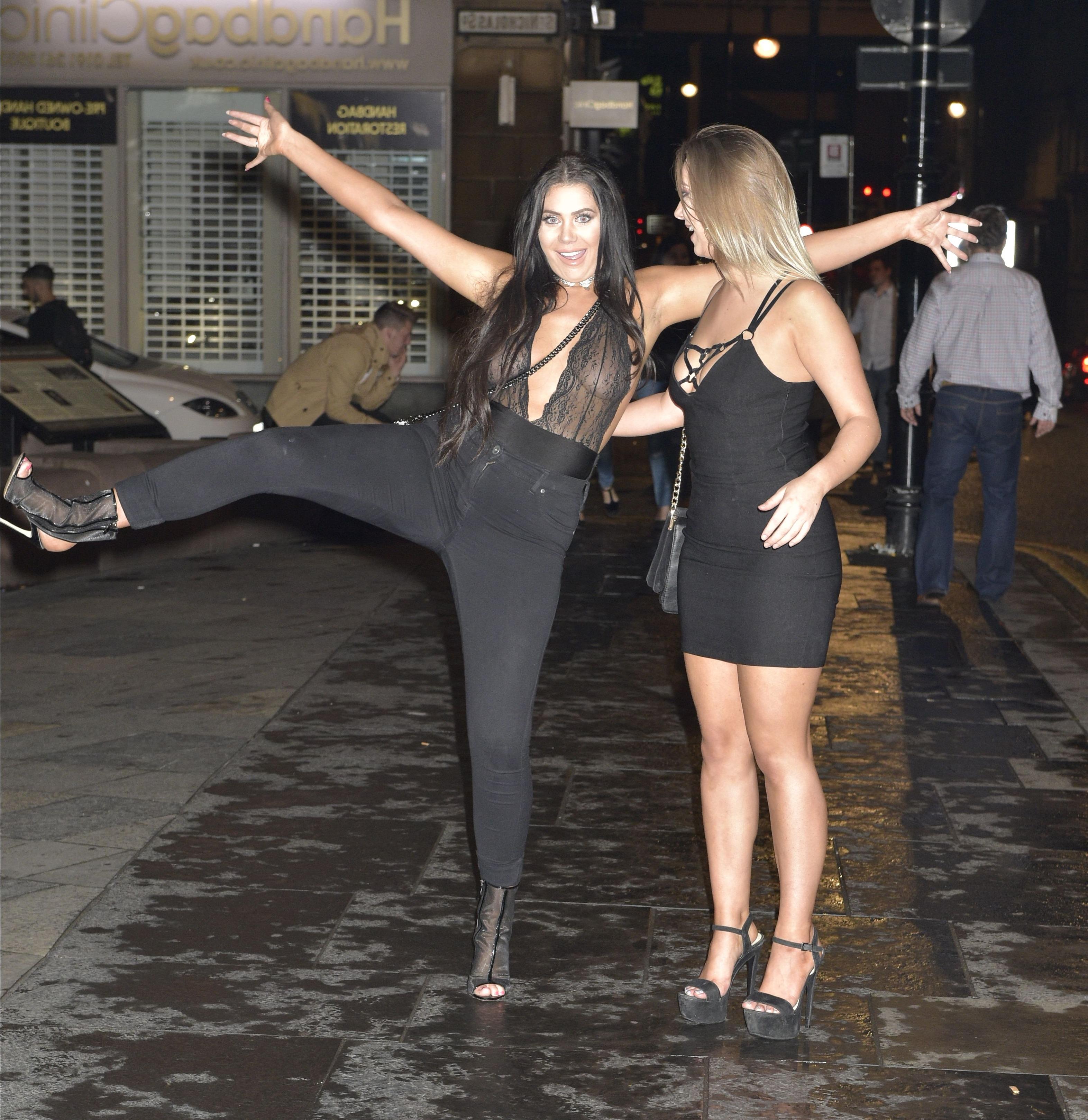 8P Durchsichtige Fotos von Chloe Ferry