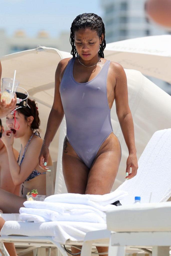 14P Christina Milian See-Through/Pokies