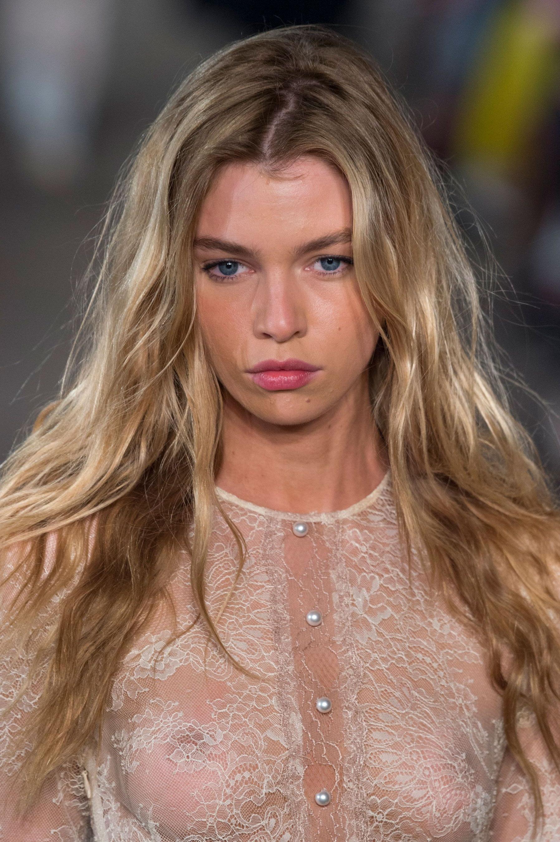 4P Stella Maxwell See-Through Photos