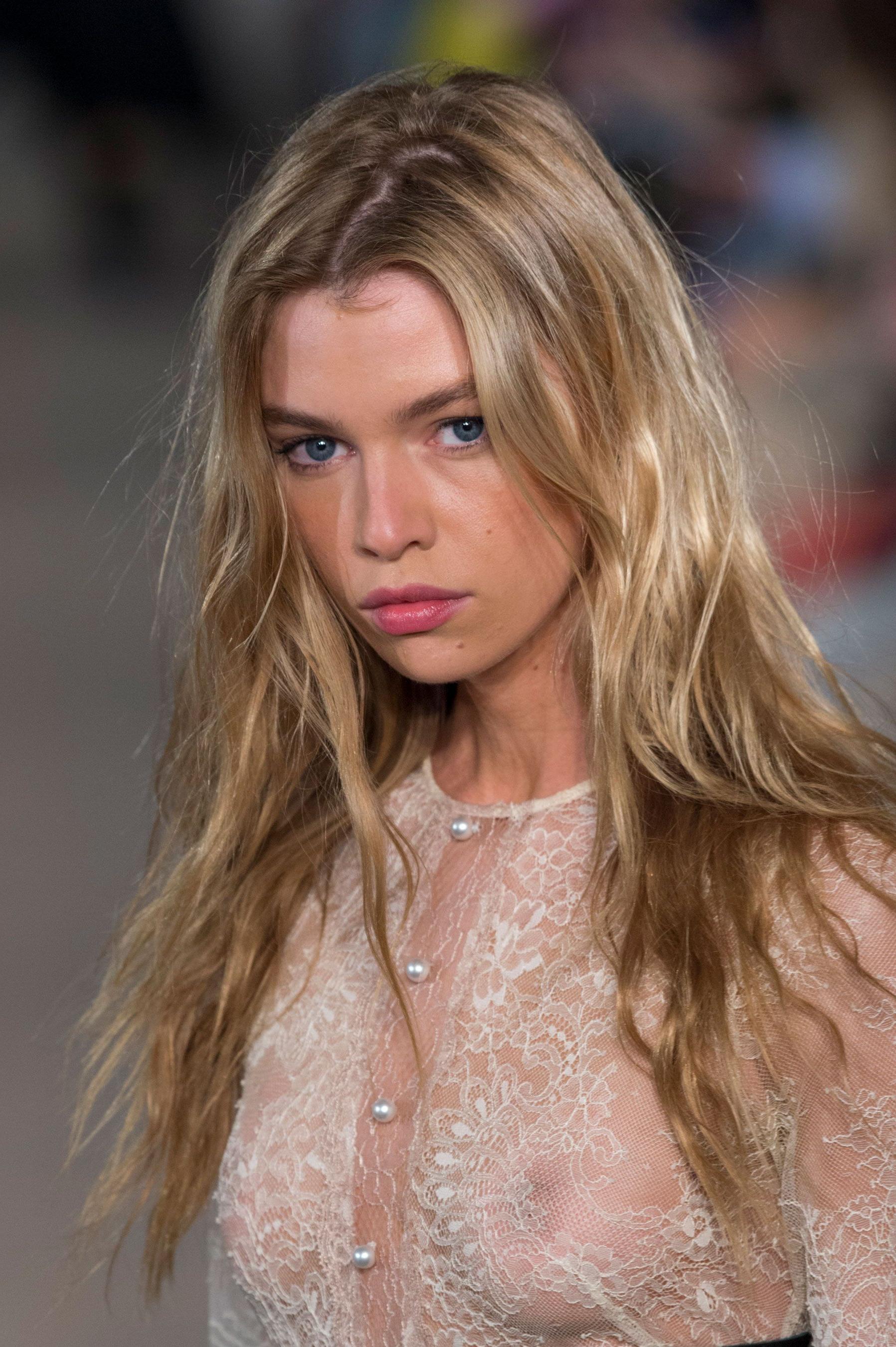 4P Stella Maxwell See-Through Photos