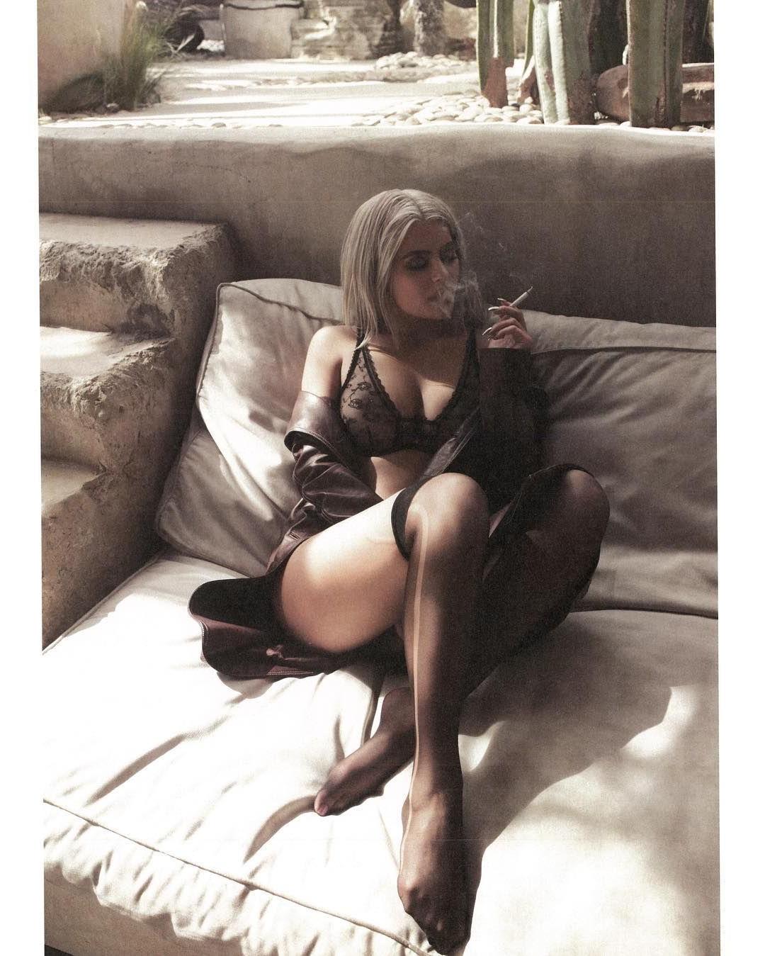 4P Kylie Jenner See-Through Photos