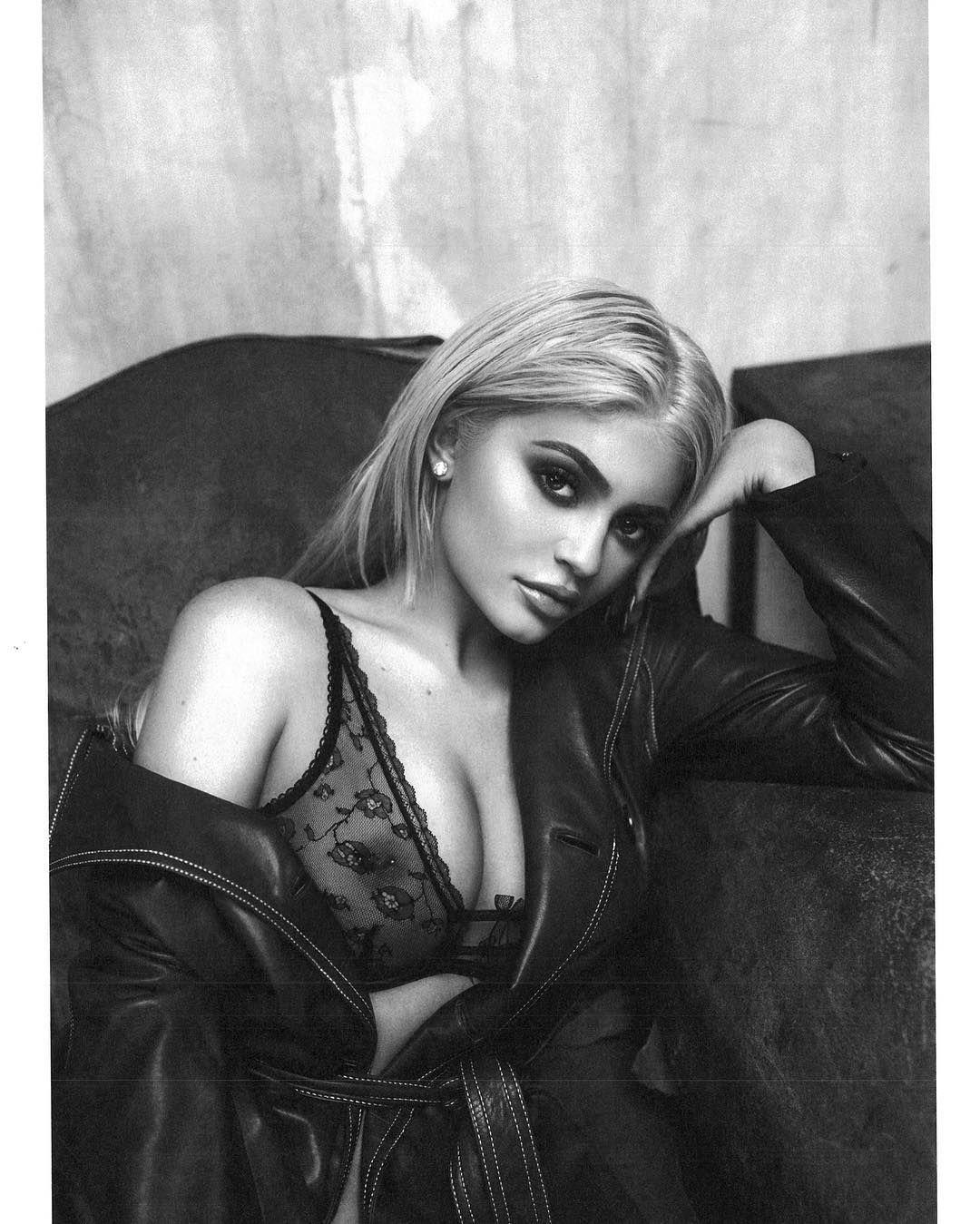 4P Kylie Jenner See-Through Photos