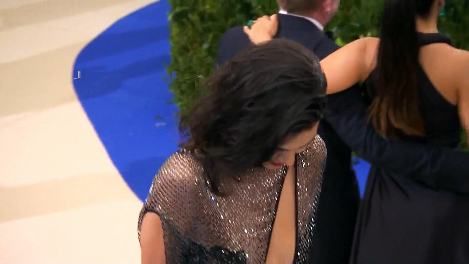 15P Kendall Jenner See-Through