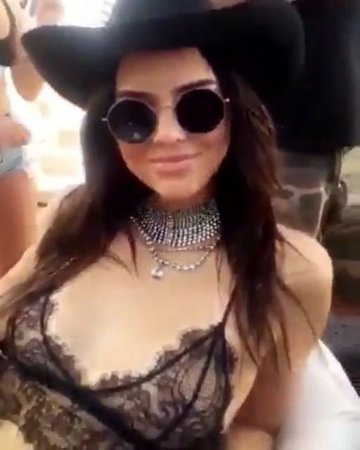 4P Kendall Jenner See-Through Photos