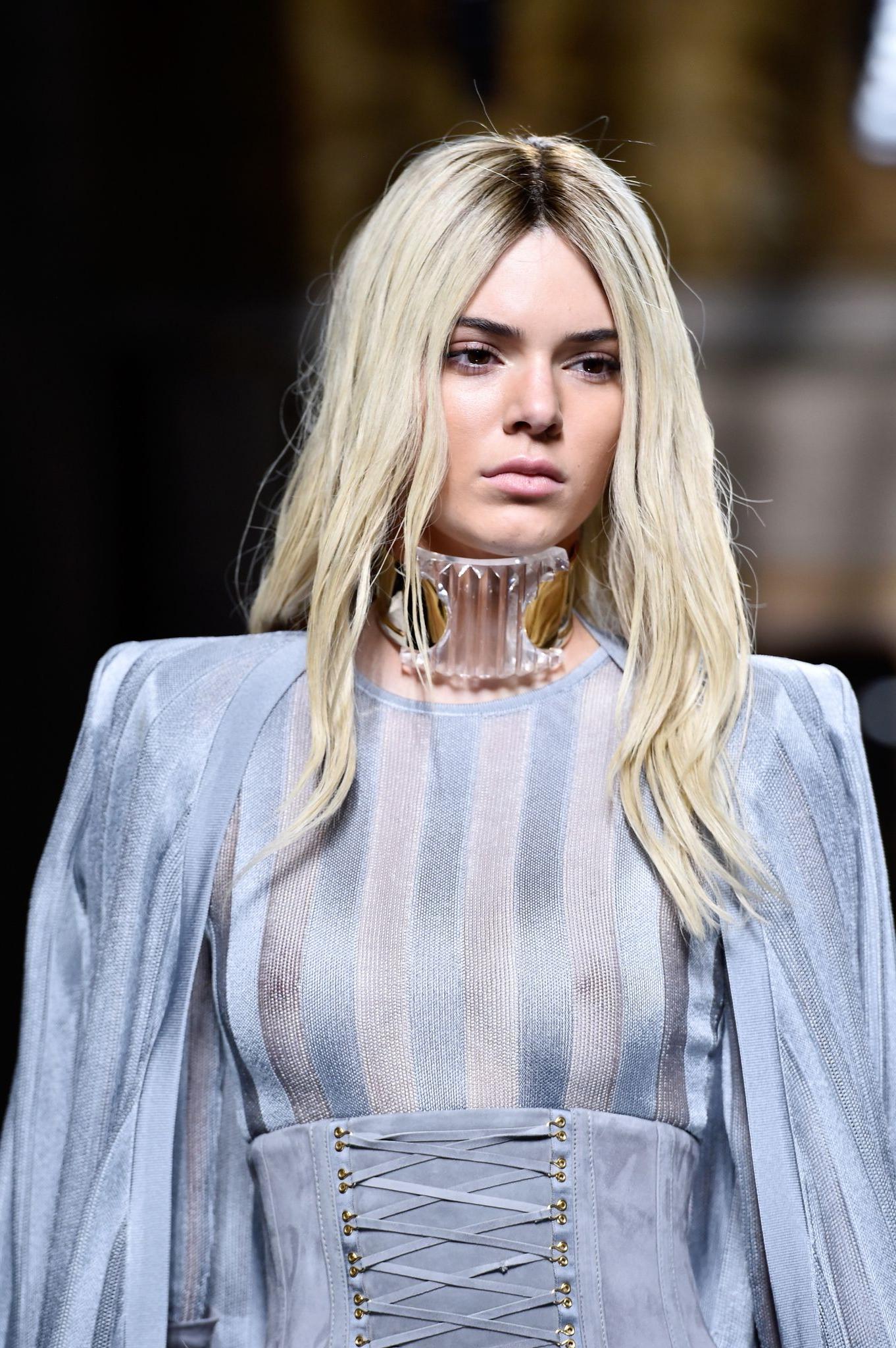 4P See-through pics of Kendall Jenner
