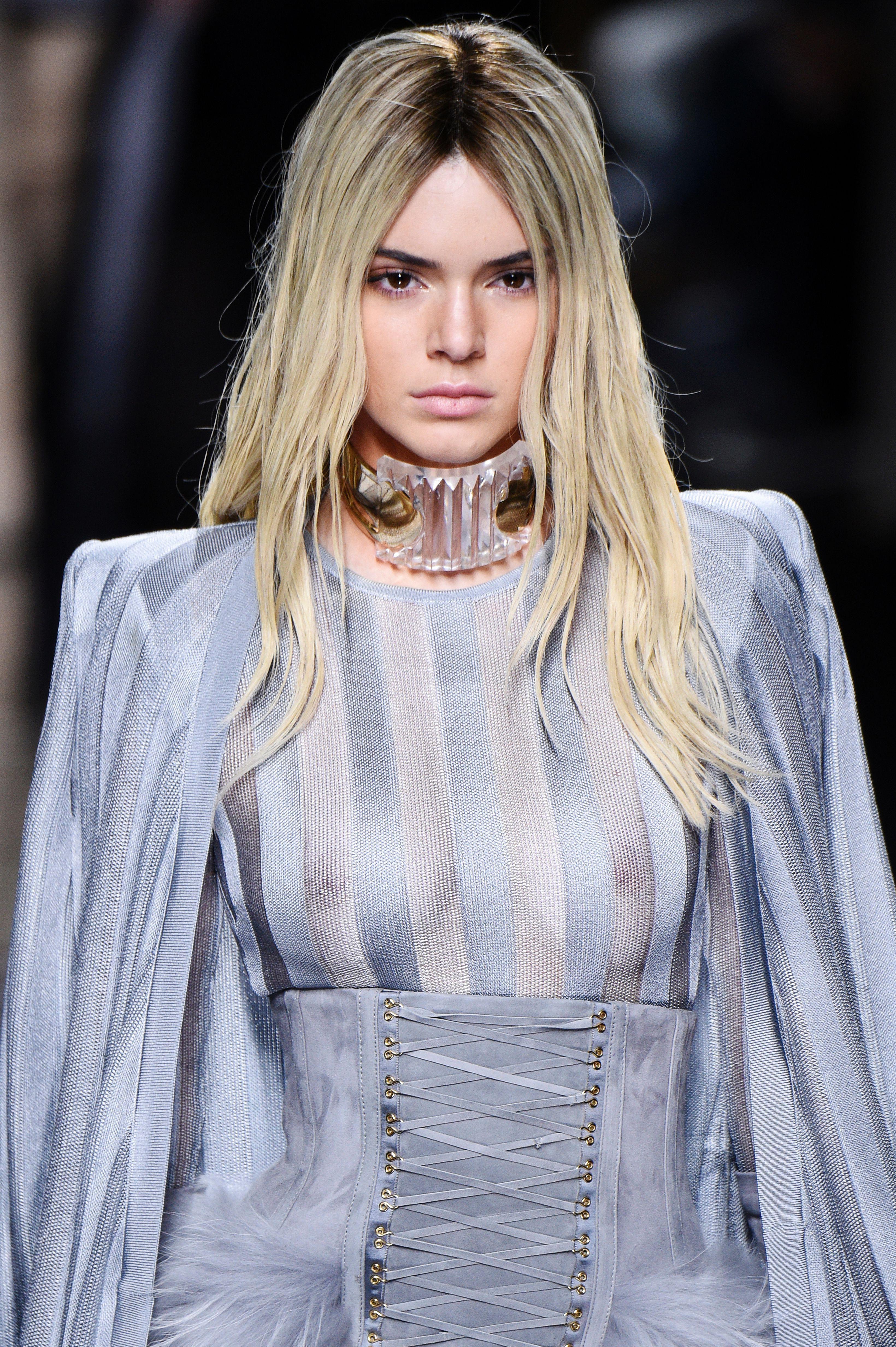 4P See-through pics of Kendall Jenner