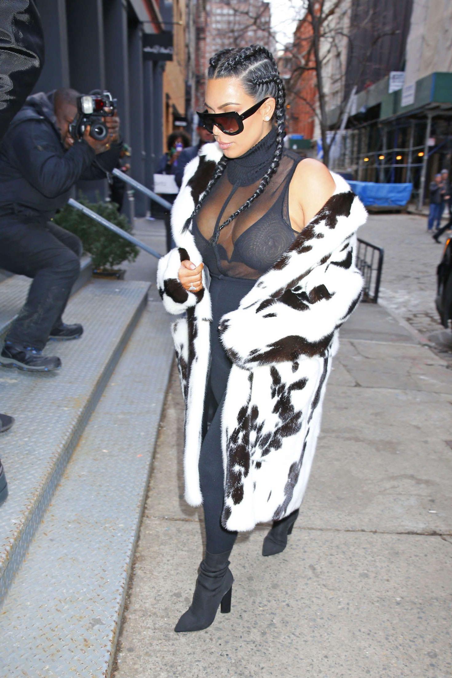 4P See-through pics of Kim Kardashian