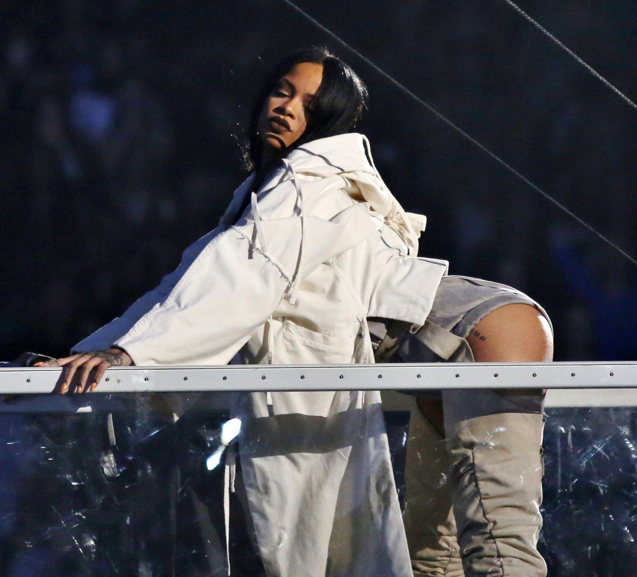 9P See-Through Photos of Rihanna