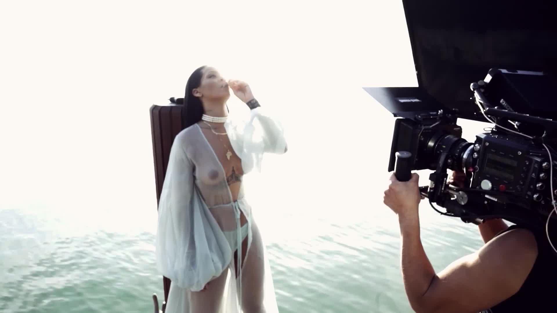 5P Rihanna See-Through Photos