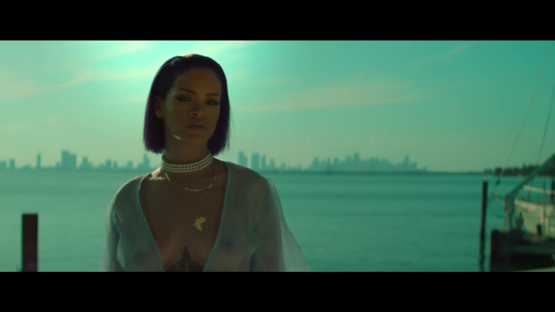 7P Rihanna See-Through Photos