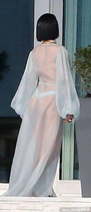 5P See-Through pics of Rihanna