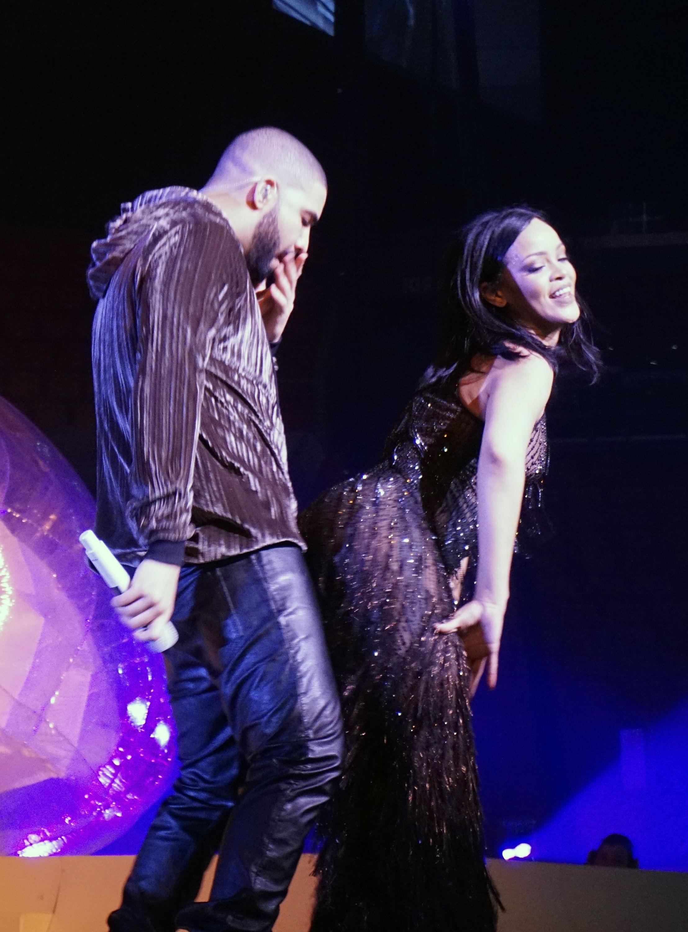 6P See-Through pics of Rihanna