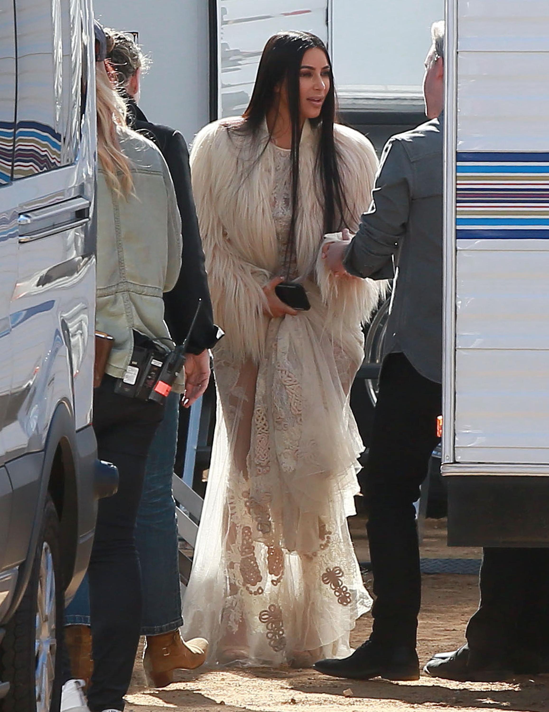 17P Kim Kardashian See-Through Photos