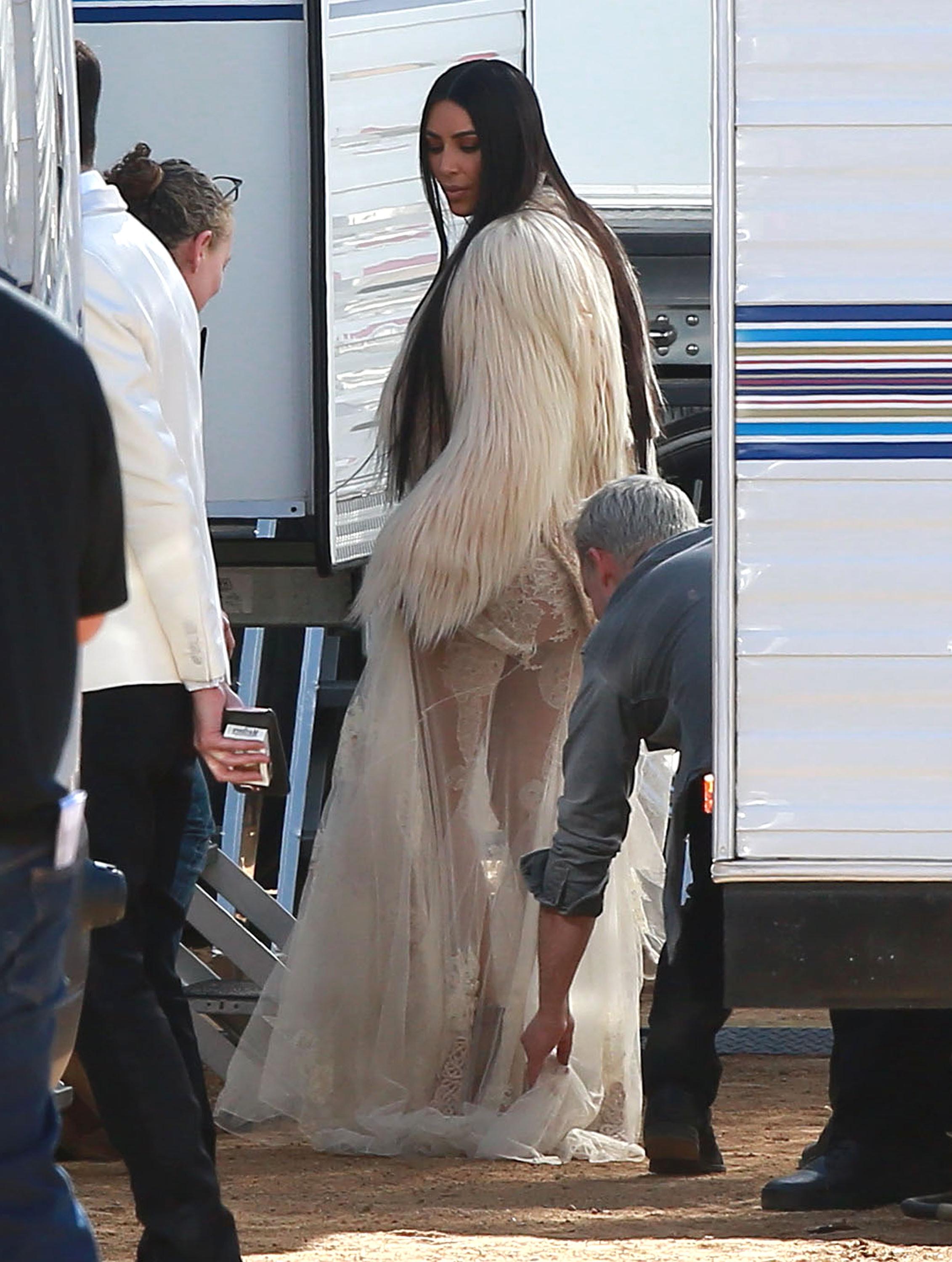 17P Kim Kardashian See-Through Photos