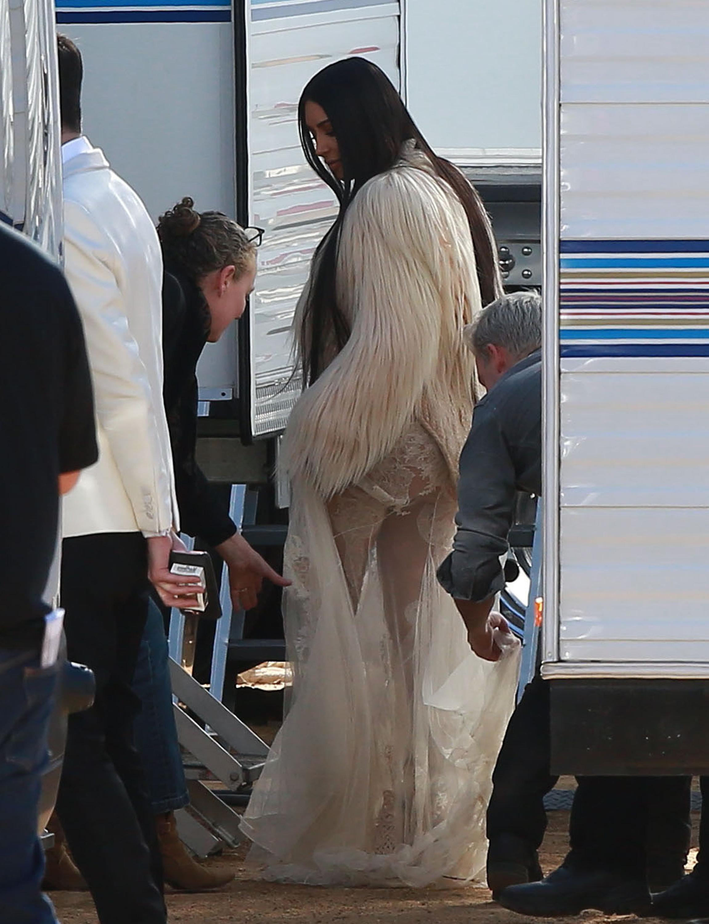 17P Kim Kardashian See-Through Photos