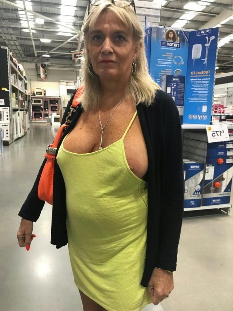 25P Busty braless 002.