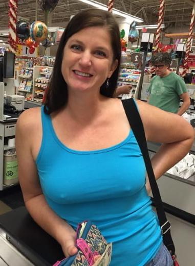 25P Busty braless 002.