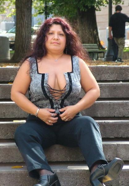 25P Busty braless 002.