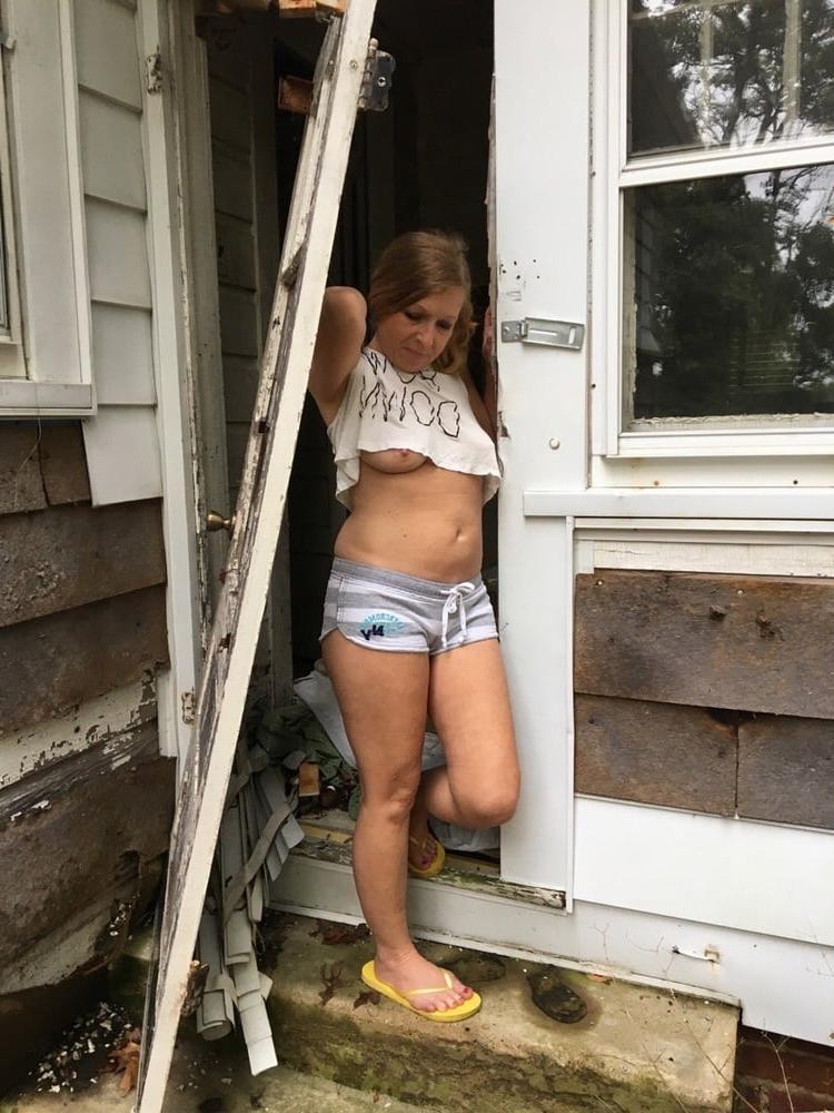 25P Downblouse &amp; Nipple Peeks 262
