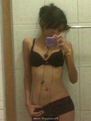 16P Beautiful Desi Teen Nude Selfies