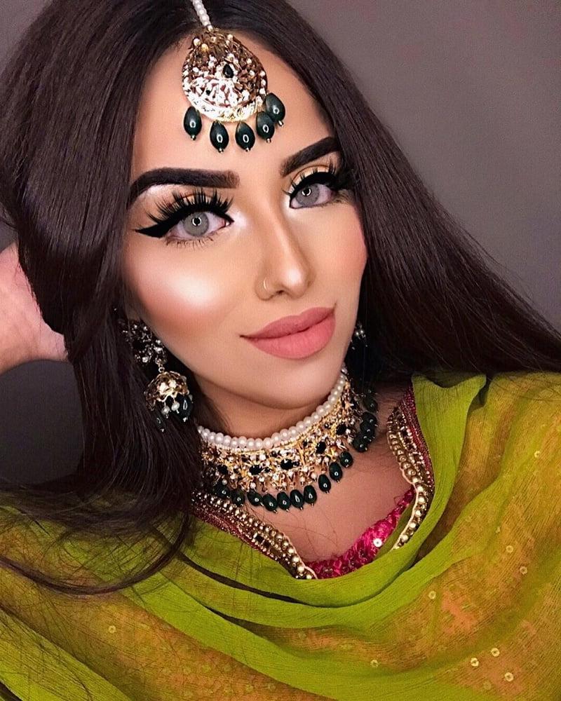25P Sexy Desi Dolls Paki Pakistani Indian Bengali Hot Sexy