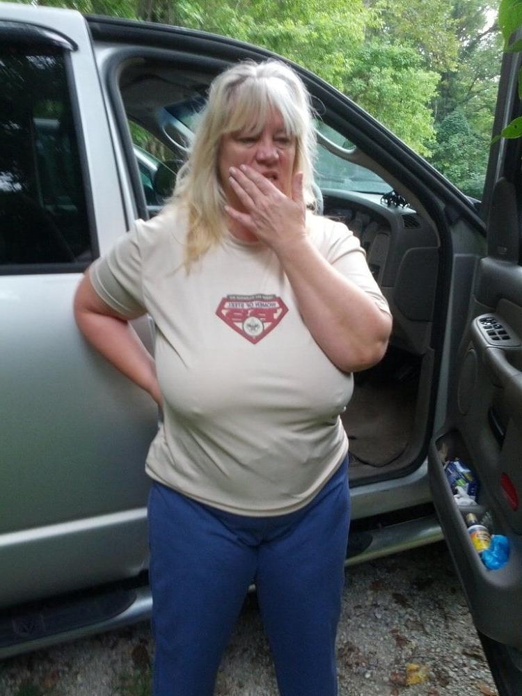 25P Busty braless 001.