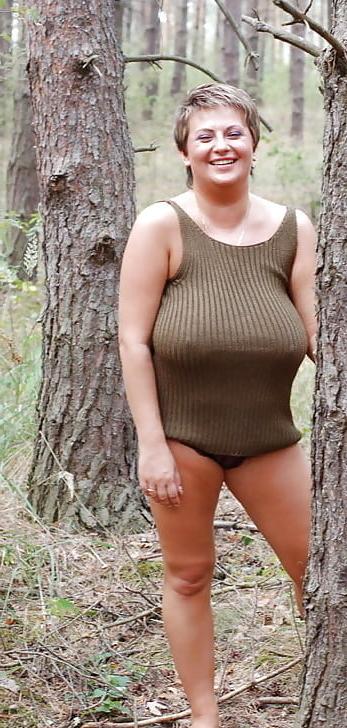 25P Busty braless 001.