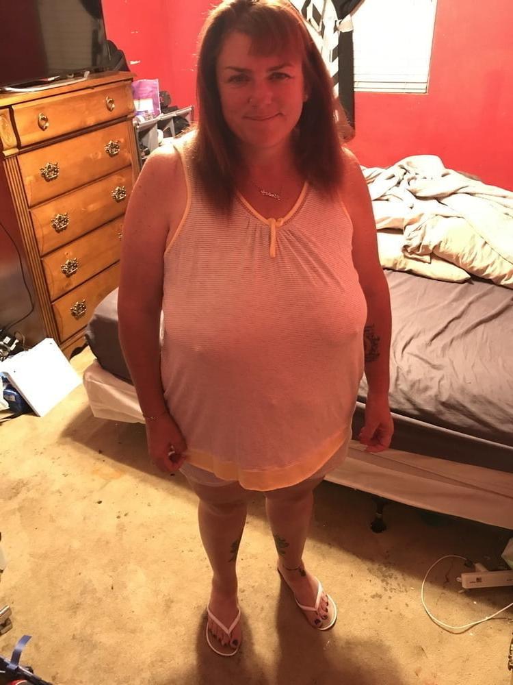 25P Busty braless 001.