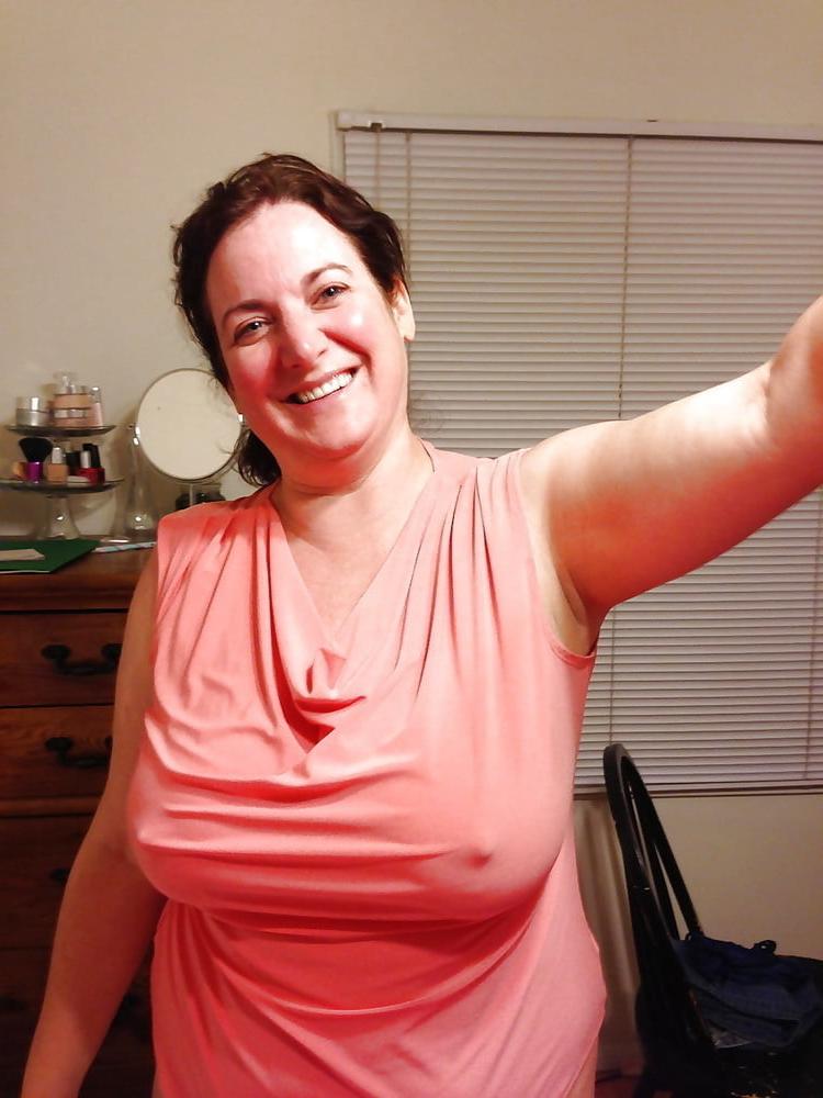 25P Busty braless 001.