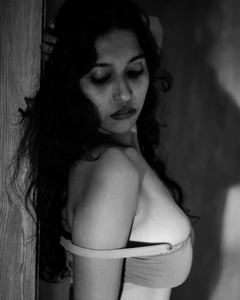 25P Unseen Desi asset 120