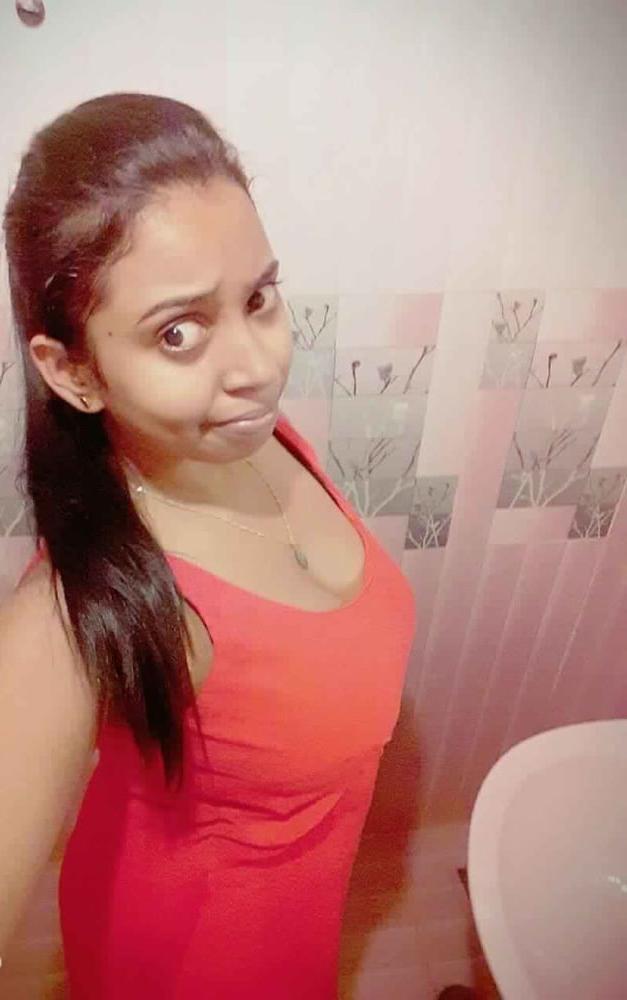 9P Desi didi ke momme