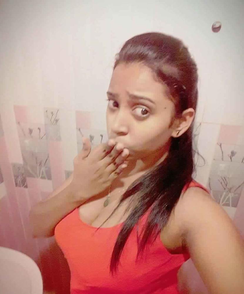 9P Desi didi ke momme