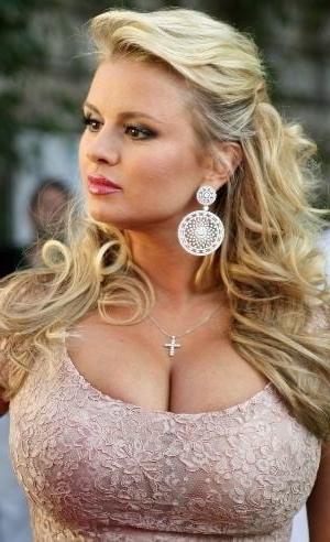 11P Busty Amateur 70