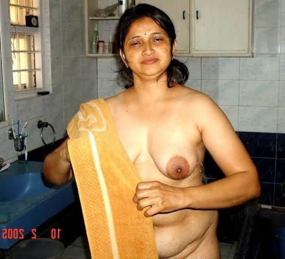25P Desi NRI Bhabhi Hairy pussy