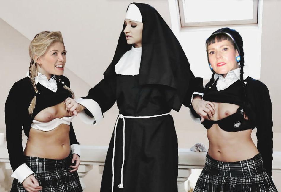 25P Rosamund Pike faked strap on with the Mrs